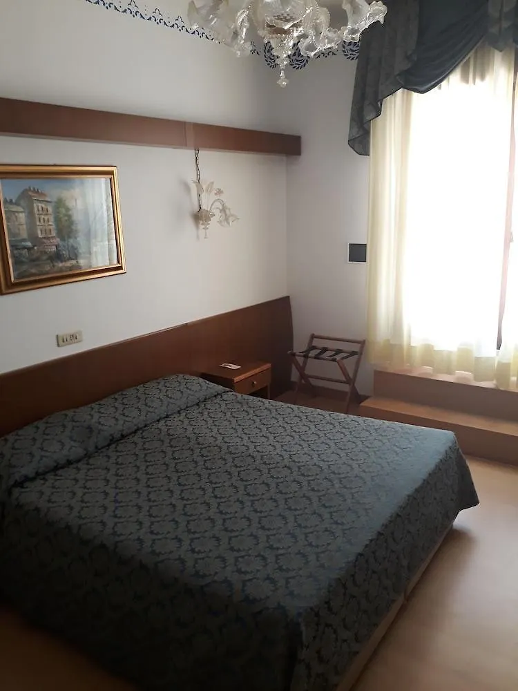 לידו די ג'סולו Hotel Florida